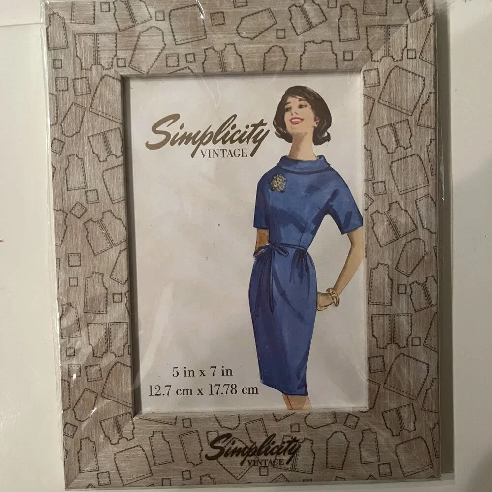 Simplicity Vintage 5x7 wooden